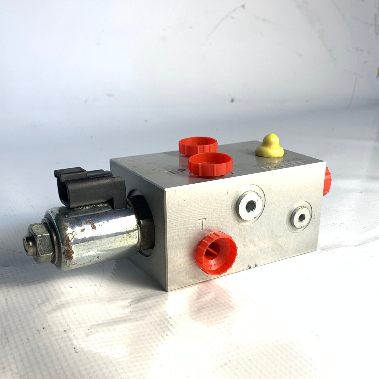 3568336 VALVE