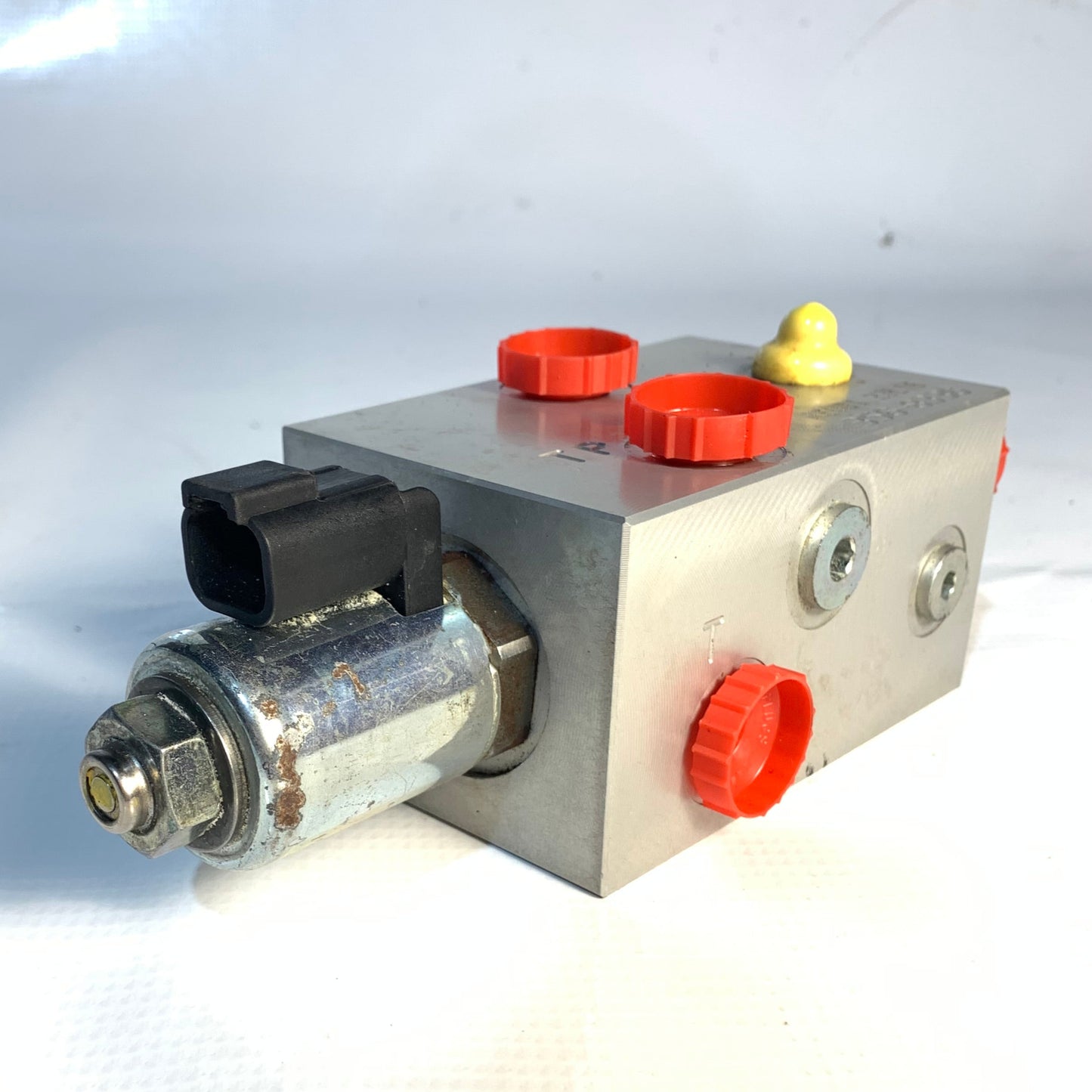 3568336 VALVE